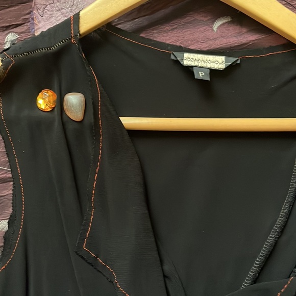 Rozae Nichols black crepe top with stone accent - Picture 4 of 11